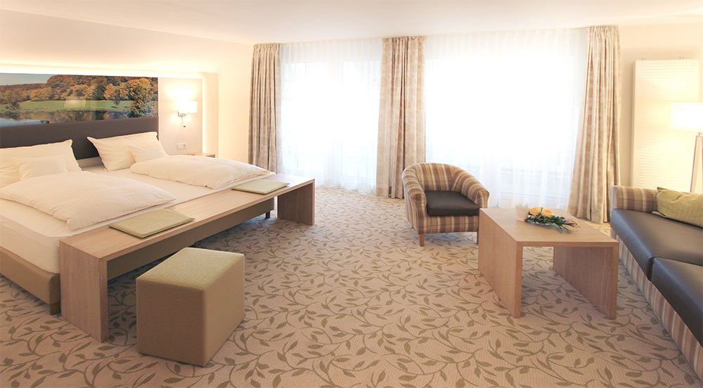 großes Zimmer in Suite mit Doppelbett