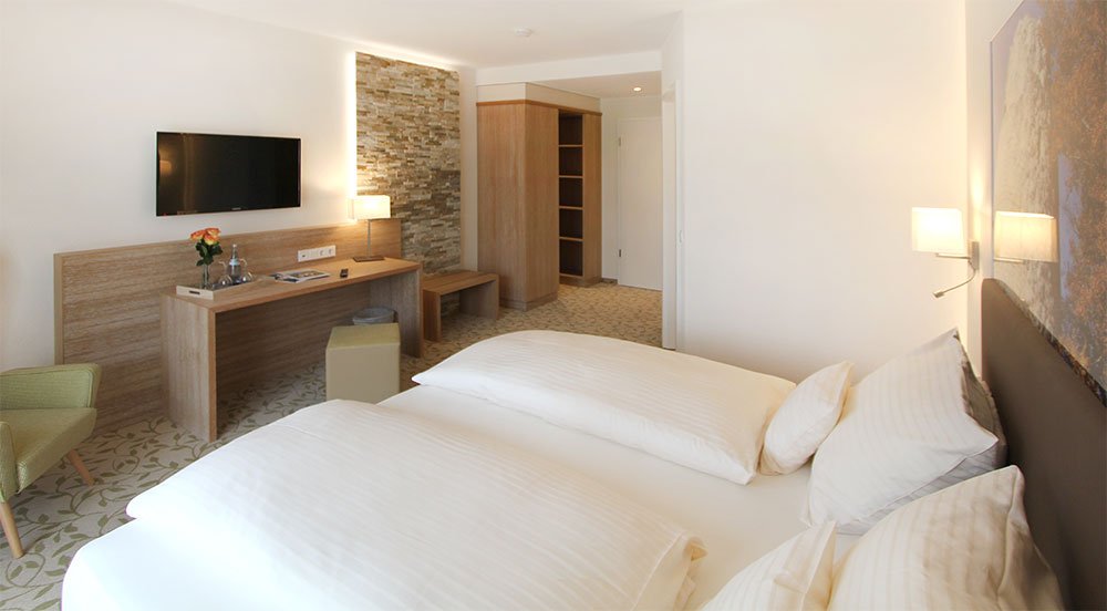 gemütliches Zimmer mit Doppelbett